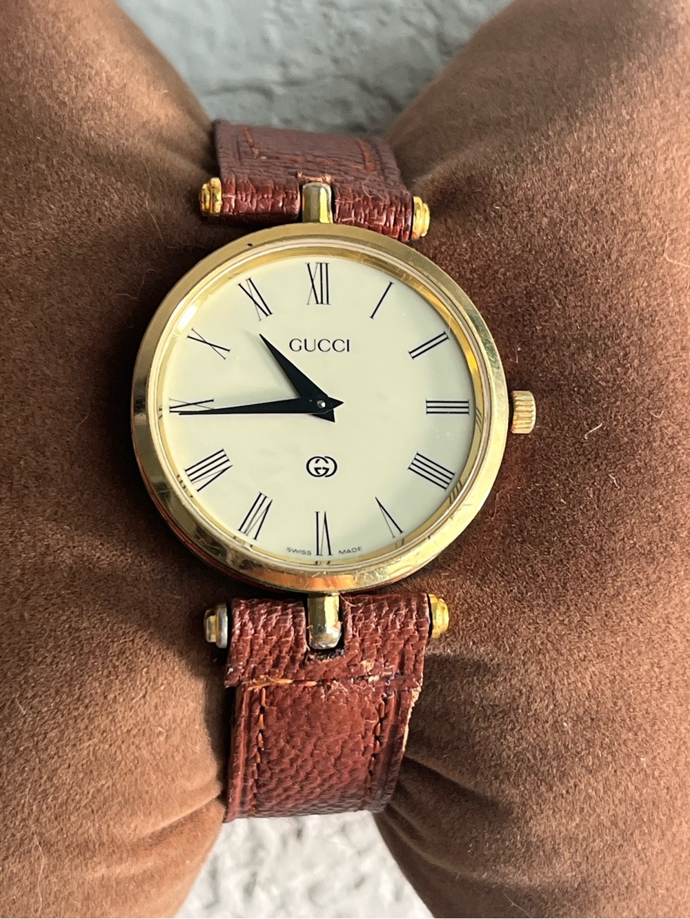 GUCCI vintage 2000M stacked men’s sherry line watch.